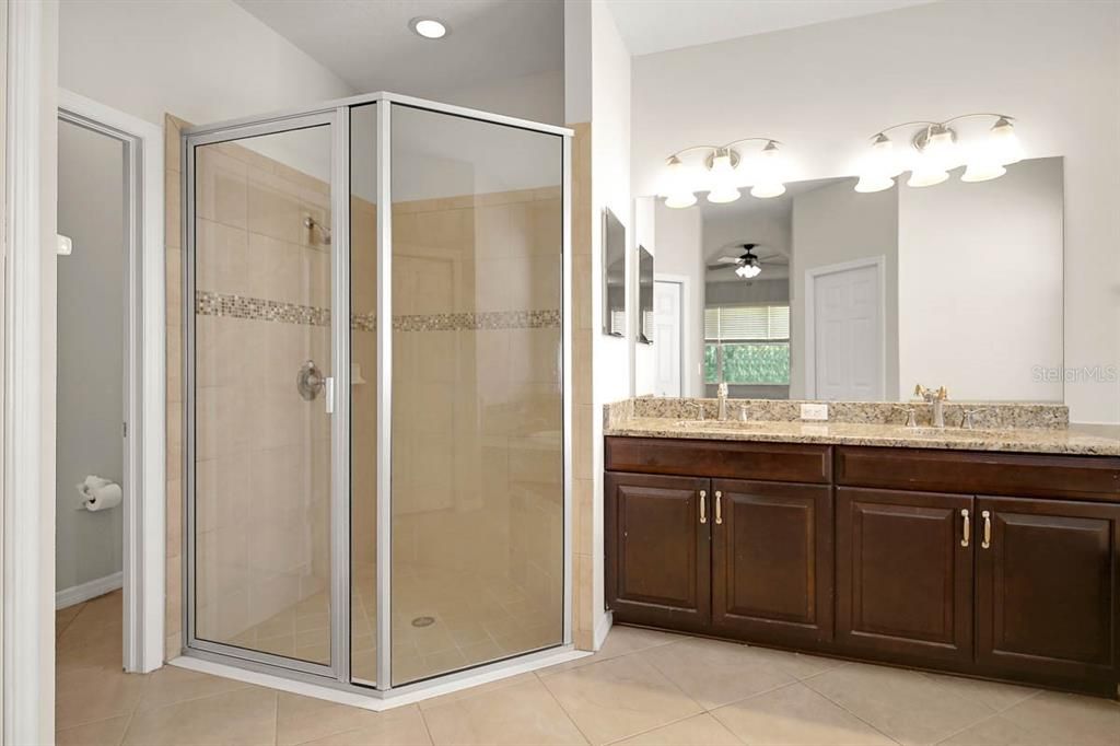 For Rent: $2,950 (4 beds, 3 baths, 2340 Square Feet)