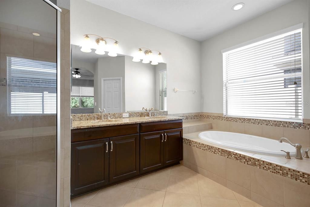 For Rent: $2,950 (4 beds, 3 baths, 2340 Square Feet)