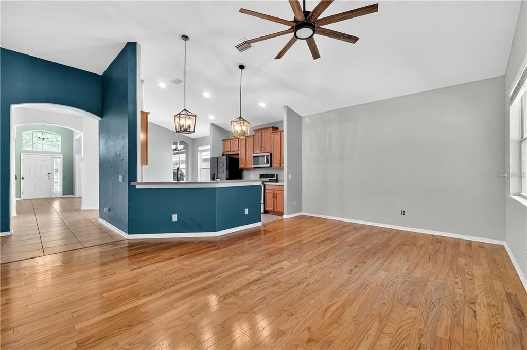 出租: $2,500 (3 贝兹, 2 浴室, 2048 平方英尺)