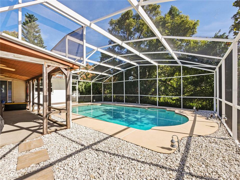 For Sale: $415,000 (4 beds, 2 baths, 1615 Square Feet)