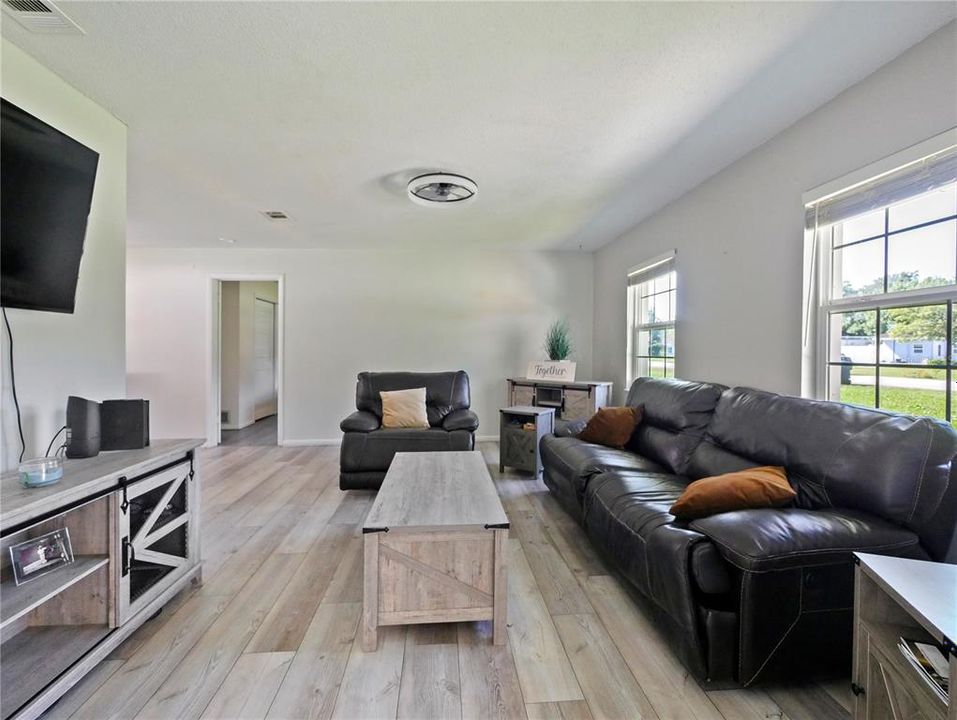 For Sale: $415,000 (4 beds, 2 baths, 1615 Square Feet)