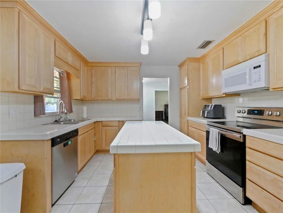 For Sale: $415,000 (4 beds, 2 baths, 1615 Square Feet)