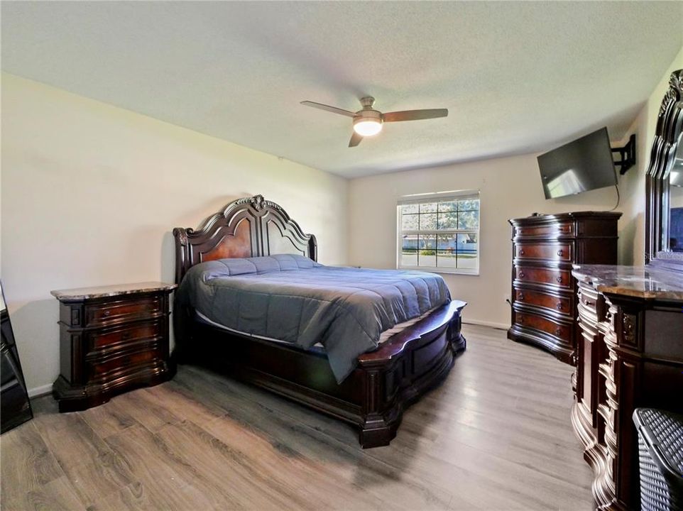 For Sale: $415,000 (4 beds, 2 baths, 1615 Square Feet)