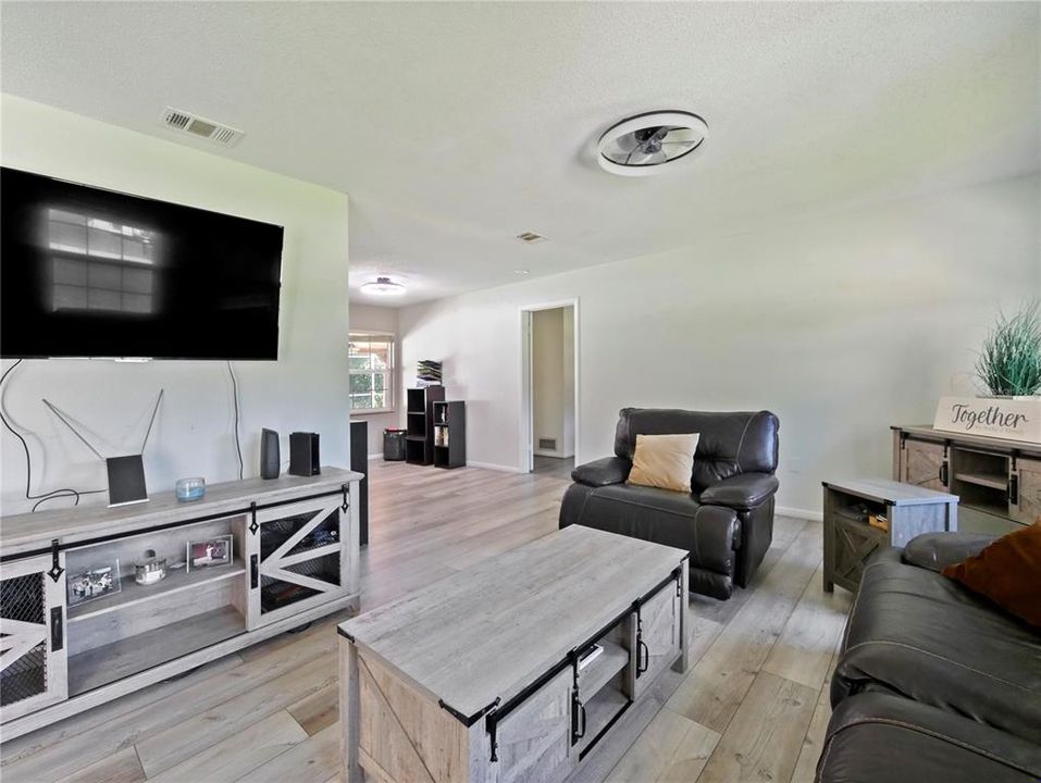 For Sale: $415,000 (4 beds, 2 baths, 1615 Square Feet)