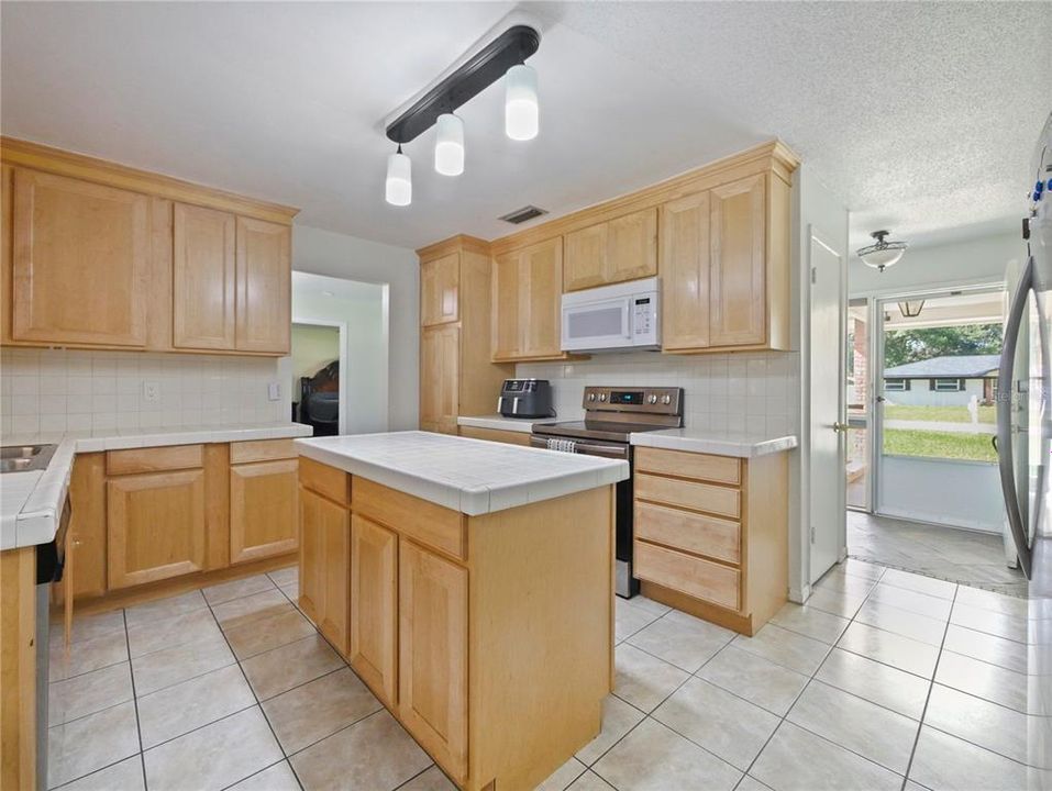 For Sale: $415,000 (4 beds, 2 baths, 1615 Square Feet)