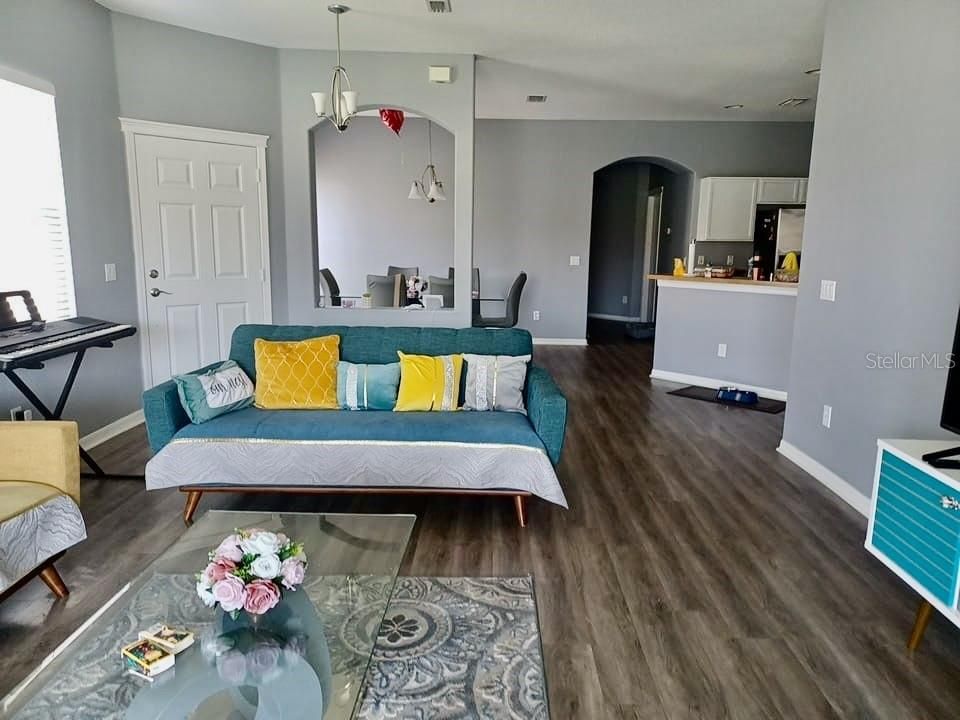 For Rent: $2,350 (3 beds, 2 baths, 1581 Square Feet)