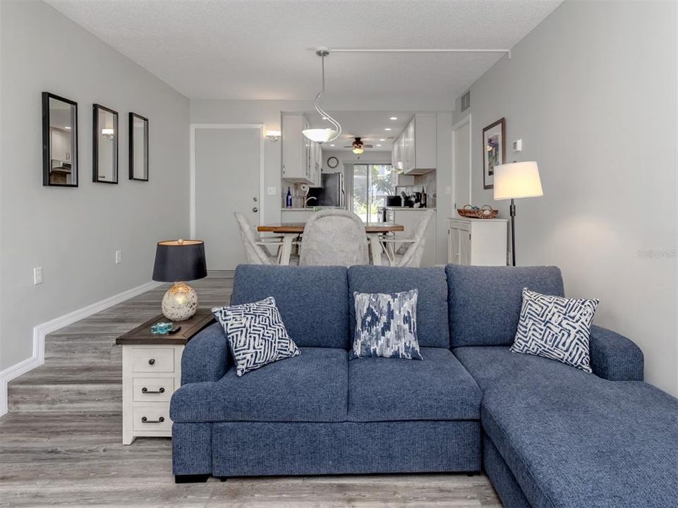 На продажу: $519,900 (2 спален, 2 ванн, 934 Квадратных фут)