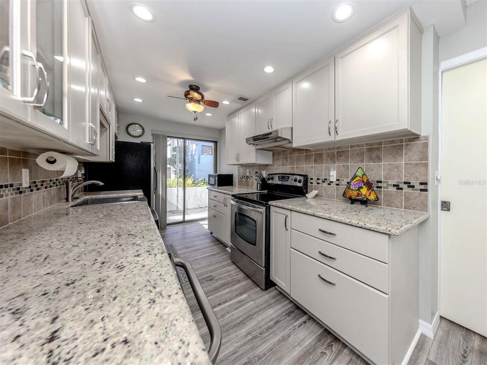 На продажу: $519,900 (2 спален, 2 ванн, 934 Квадратных фут)