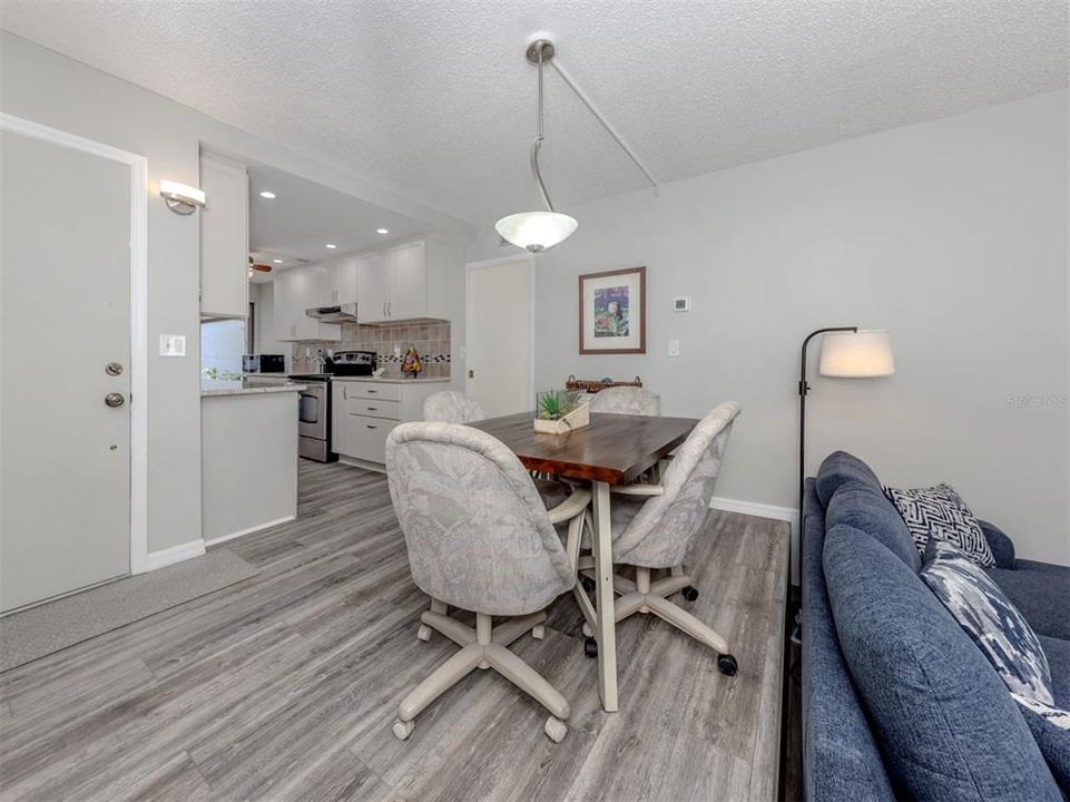 На продажу: $519,900 (2 спален, 2 ванн, 934 Квадратных фут)