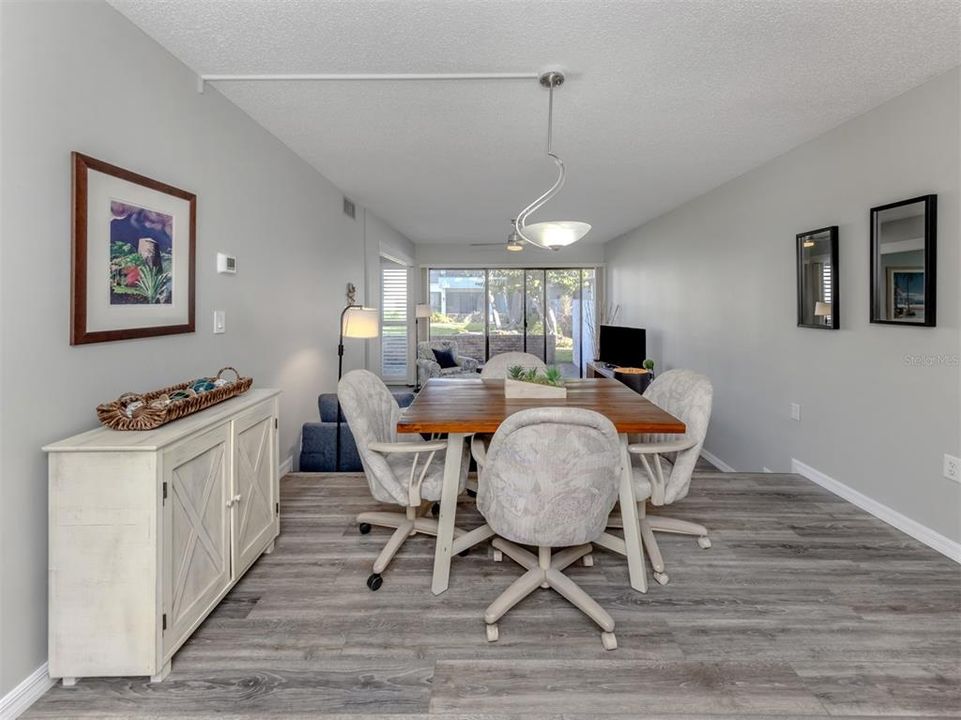 На продажу: $519,900 (2 спален, 2 ванн, 934 Квадратных фут)