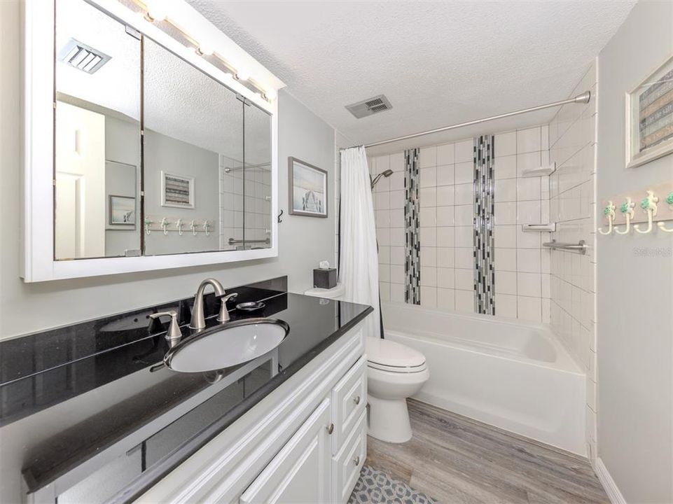 На продажу: $519,900 (2 спален, 2 ванн, 934 Квадратных фут)