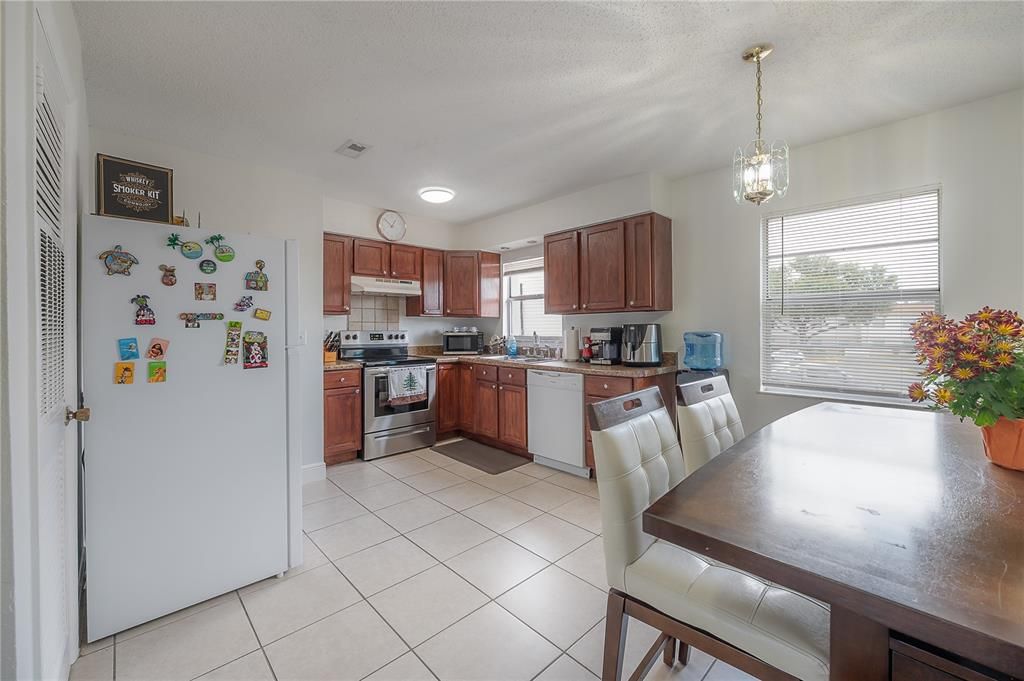 For Sale: $170,000 (3 beds, 2 baths, 1226 Square Feet)