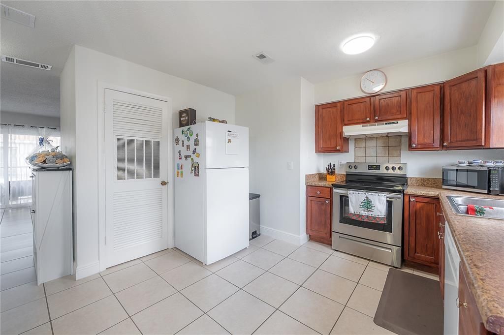 For Sale: $170,000 (3 beds, 2 baths, 1226 Square Feet)