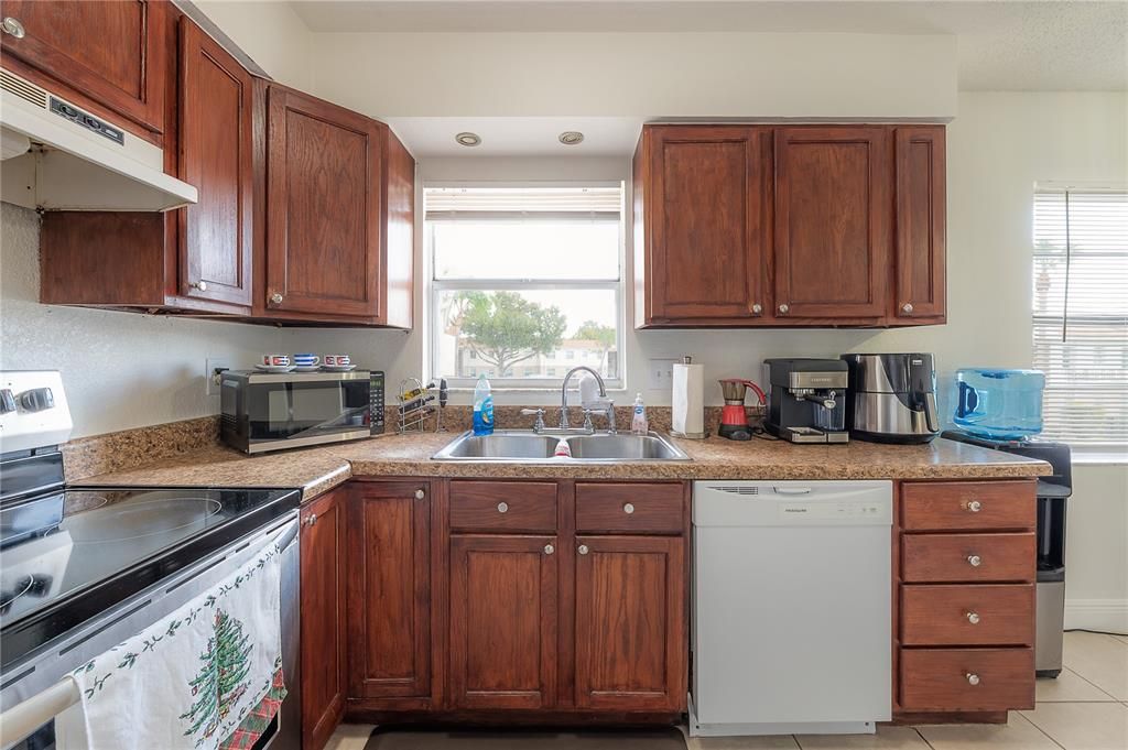 For Sale: $170,000 (3 beds, 2 baths, 1226 Square Feet)