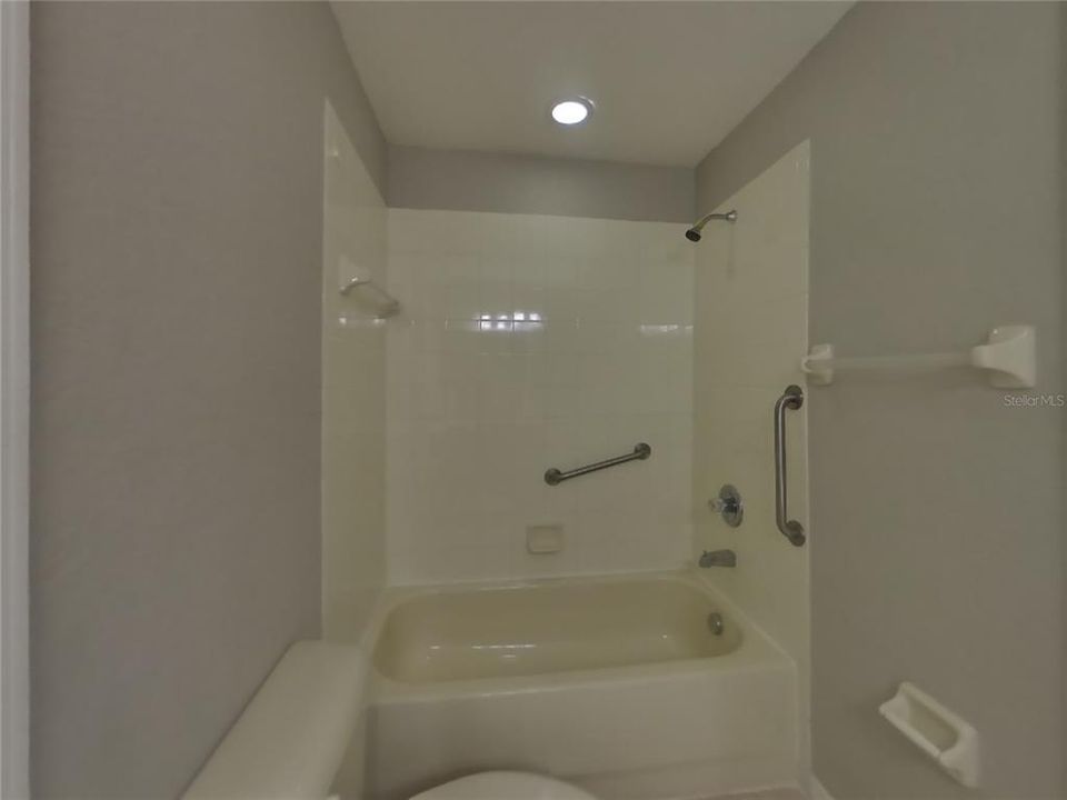 出租: $2,539 (5 贝兹, 3 浴室, 2538 平方英尺)