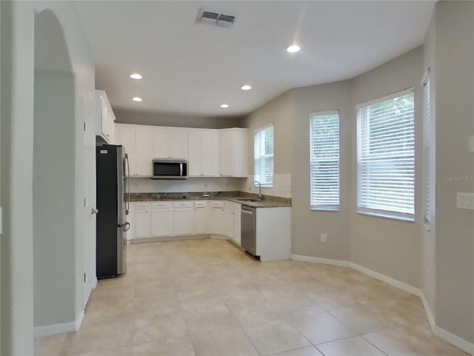 出租: $2,539 (5 贝兹, 3 浴室, 2538 平方英尺)