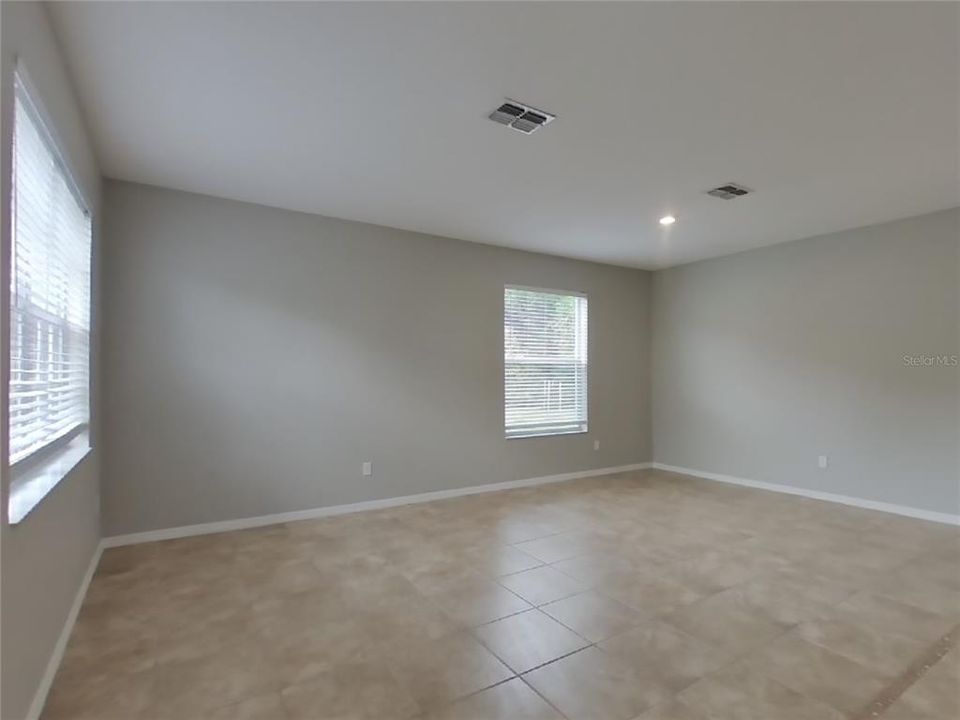 出租: $2,539 (5 贝兹, 3 浴室, 2538 平方英尺)