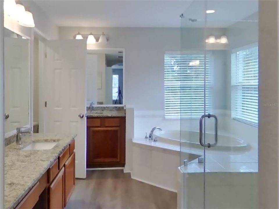 出租: $2,539 (5 贝兹, 3 浴室, 2538 平方英尺)