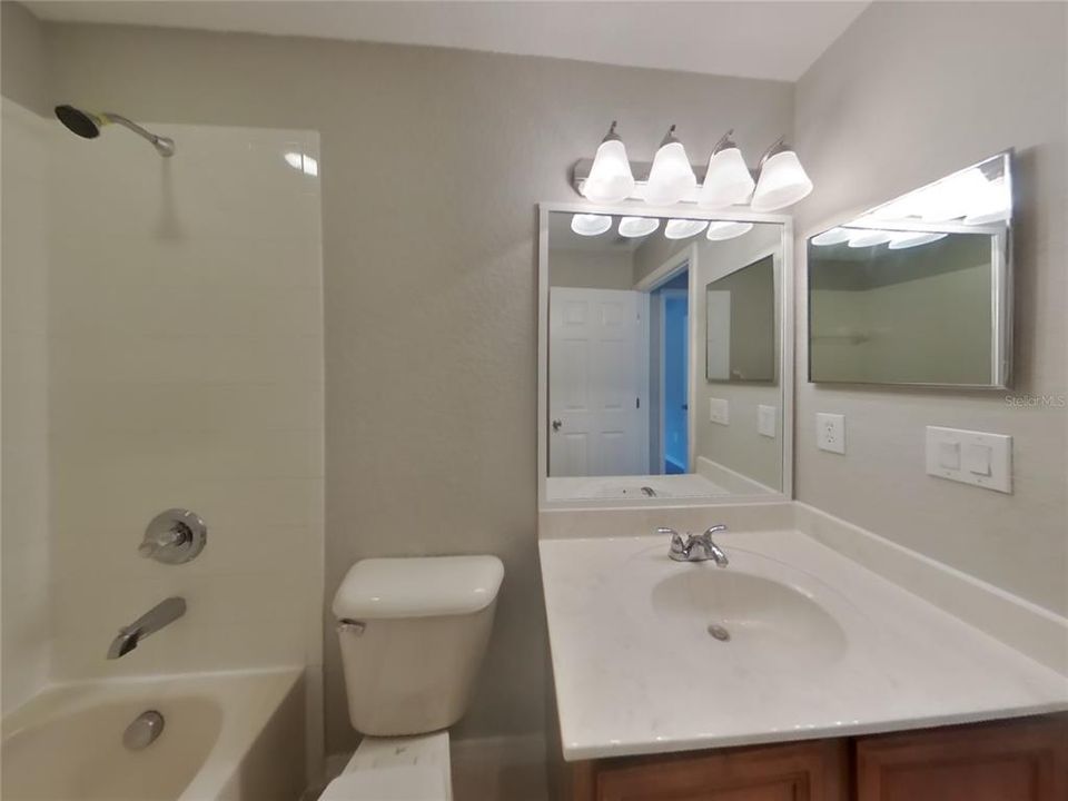 出租: $2,539 (5 贝兹, 3 浴室, 2538 平方英尺)