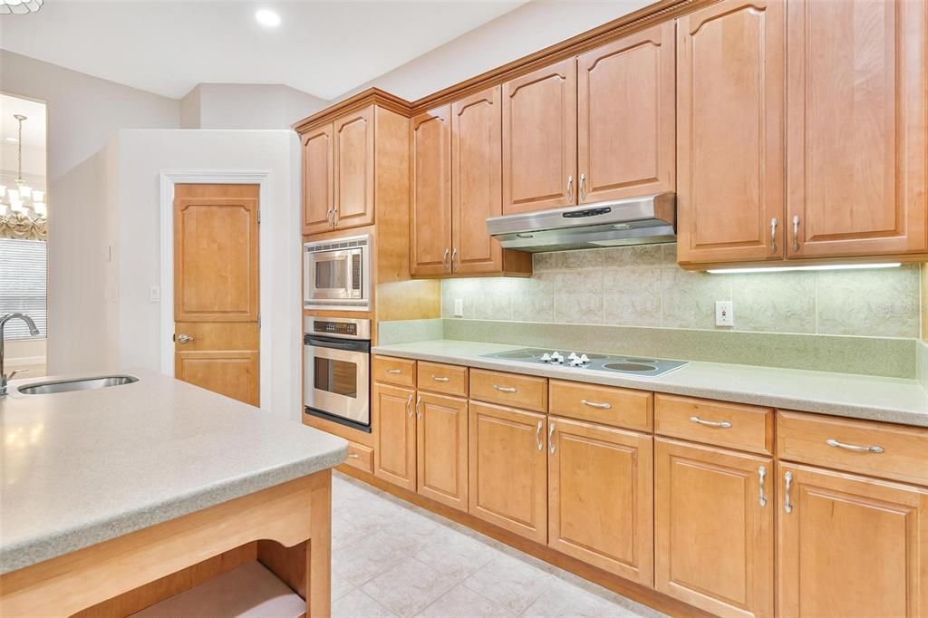 En Venta: $750,000 (4 camas, 3 baños, 3836 Pies cuadrados)