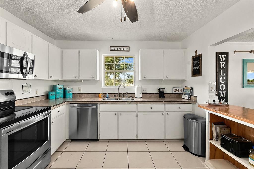 待售: $525,000 (3 贝兹, 3 浴室, 1350 平方英尺)