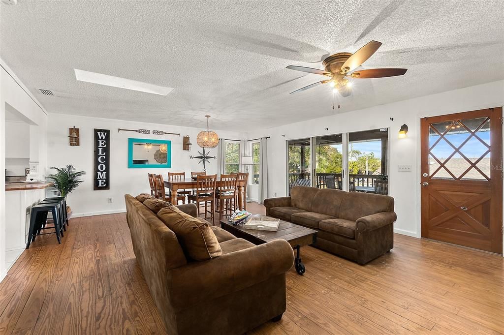 待售: $525,000 (3 贝兹, 3 浴室, 1350 平方英尺)