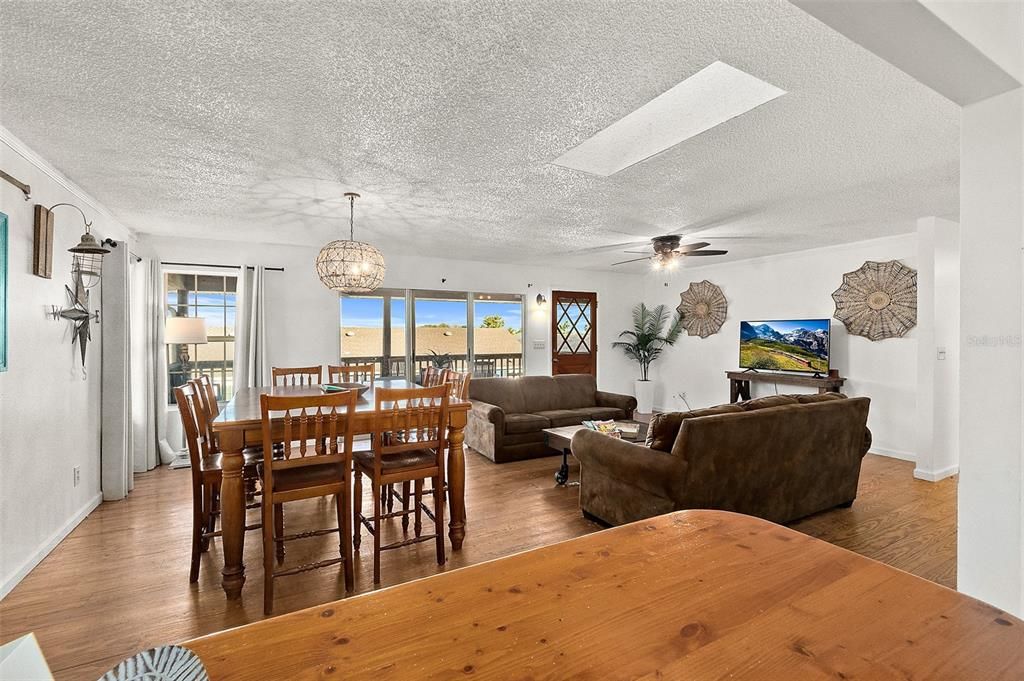 待售: $525,000 (3 贝兹, 3 浴室, 1350 平方英尺)