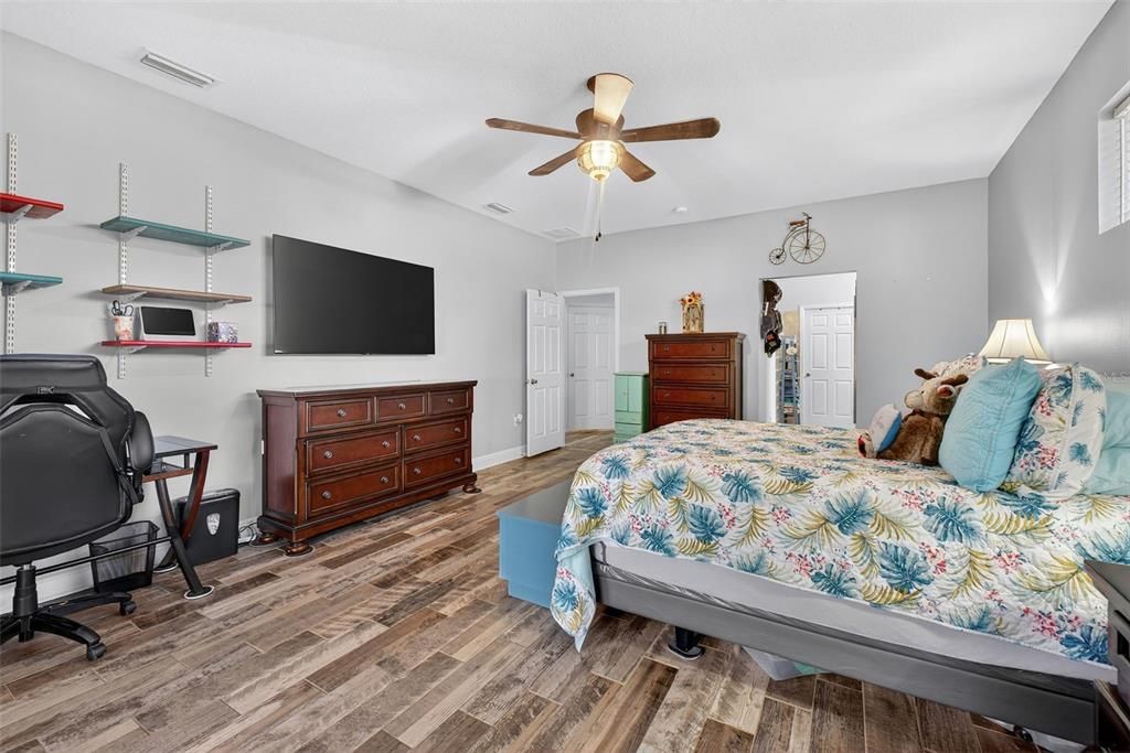 En Venta: $575,000 (3 camas, 3 baños, 2155 Pies cuadrados)