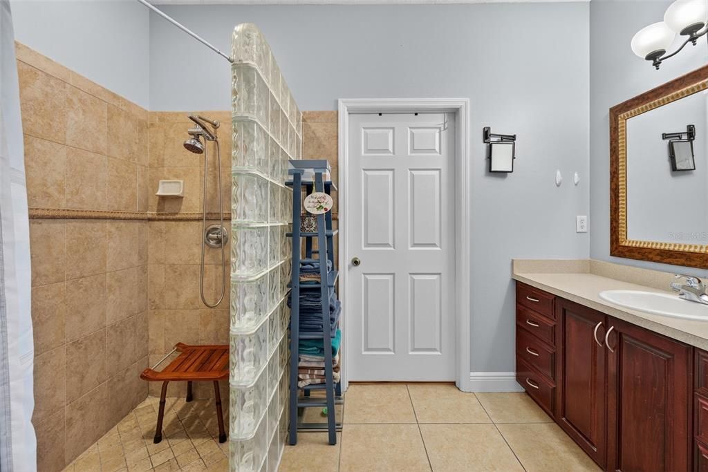 En Venta: $575,000 (3 camas, 3 baños, 2155 Pies cuadrados)