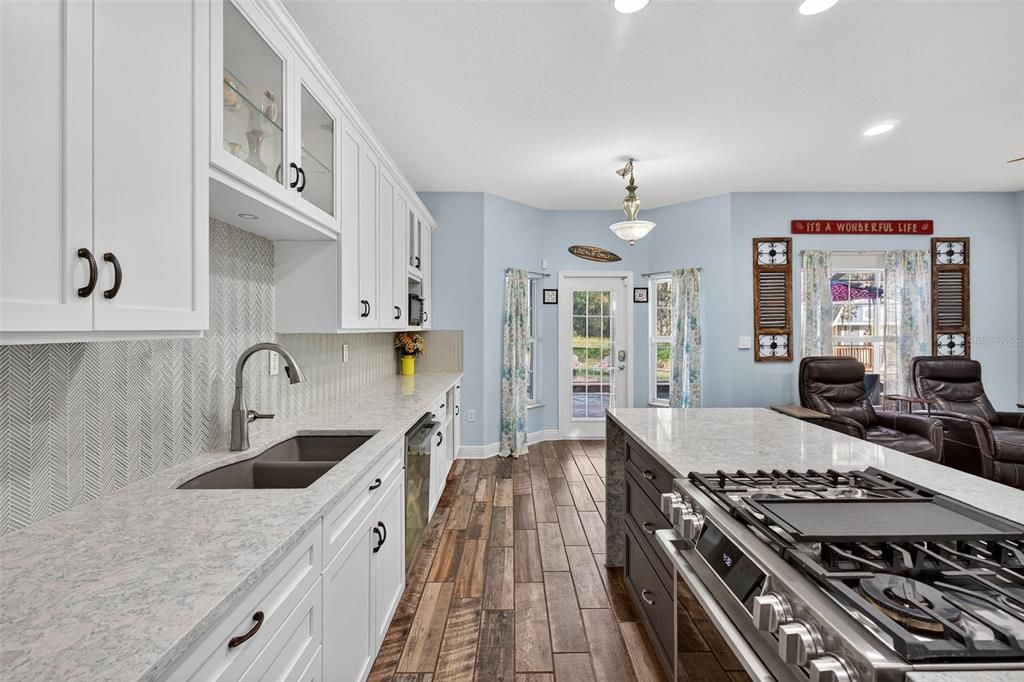 En Venta: $575,000 (3 camas, 3 baños, 2155 Pies cuadrados)