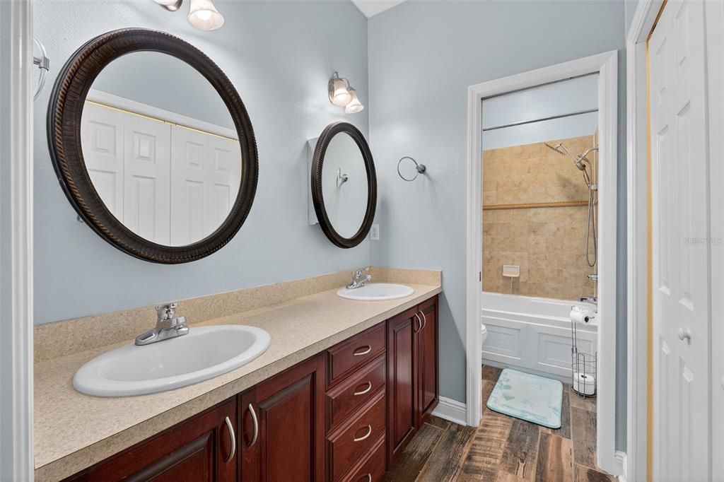 En Venta: $575,000 (3 camas, 3 baños, 2155 Pies cuadrados)