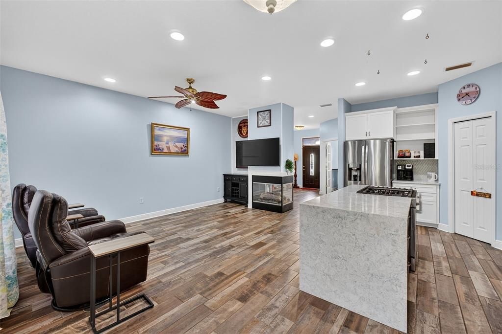 En Venta: $575,000 (3 camas, 3 baños, 2155 Pies cuadrados)