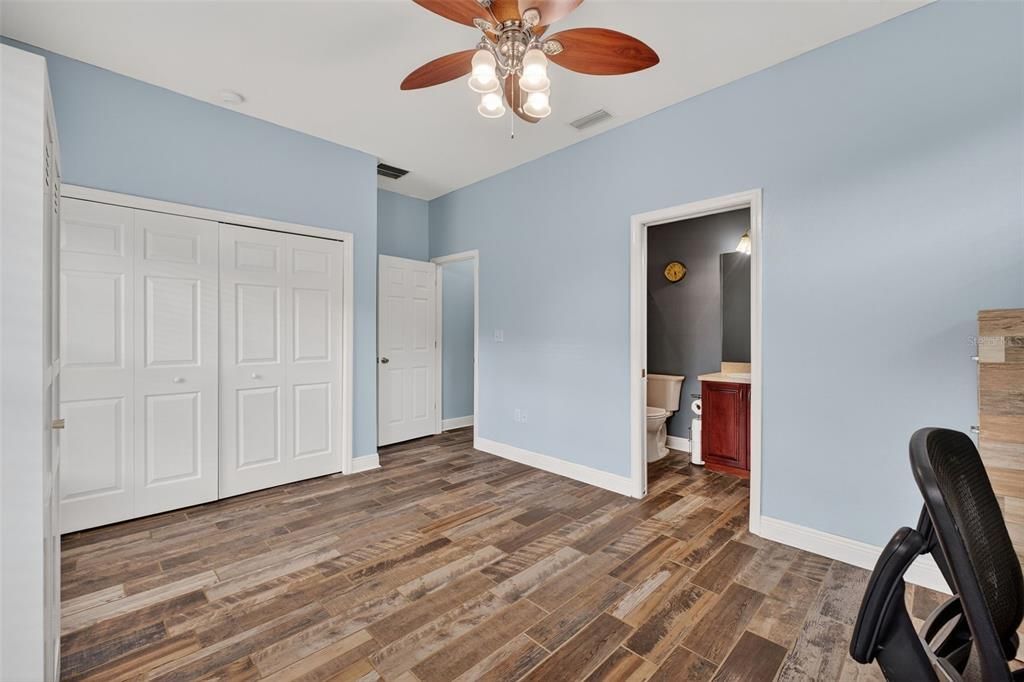 En Venta: $575,000 (3 camas, 3 baños, 2155 Pies cuadrados)