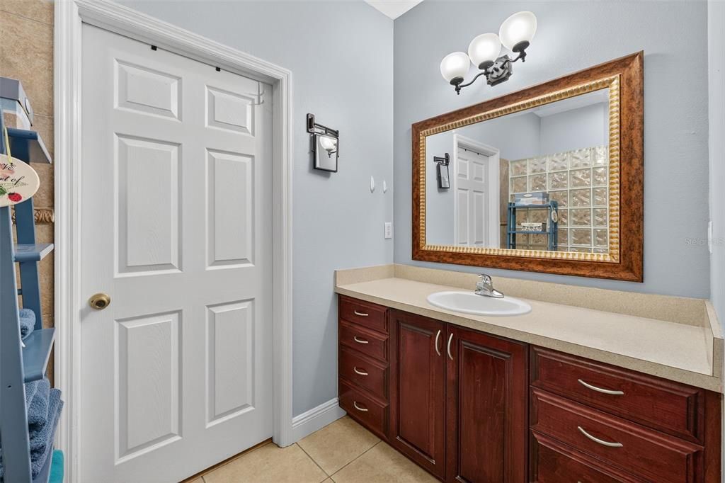 En Venta: $575,000 (3 camas, 3 baños, 2155 Pies cuadrados)