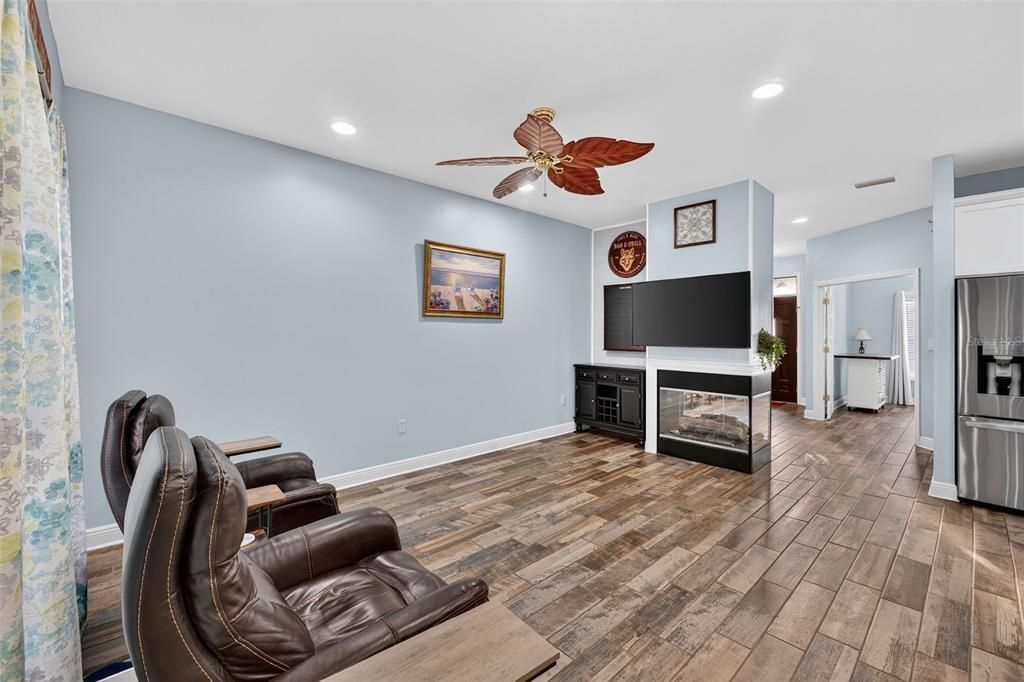 En Venta: $575,000 (3 camas, 3 baños, 2155 Pies cuadrados)