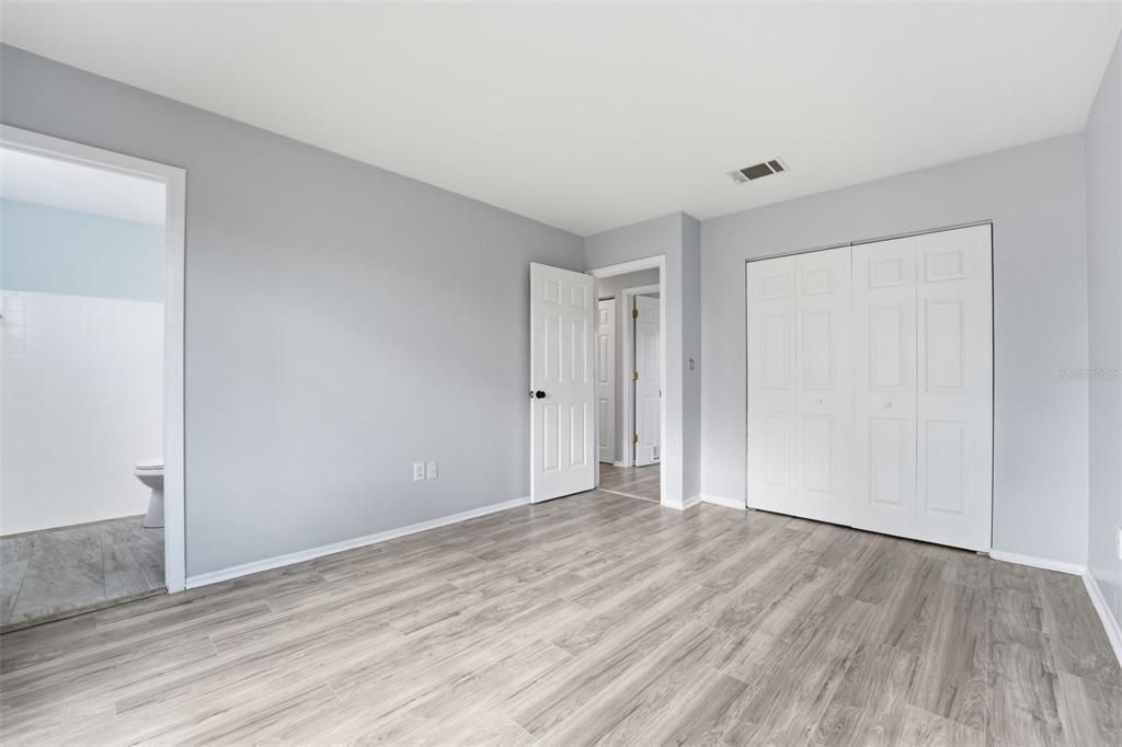 合同活跃: $245,000 (3 贝兹, 2 浴室, 1290 平方英尺)