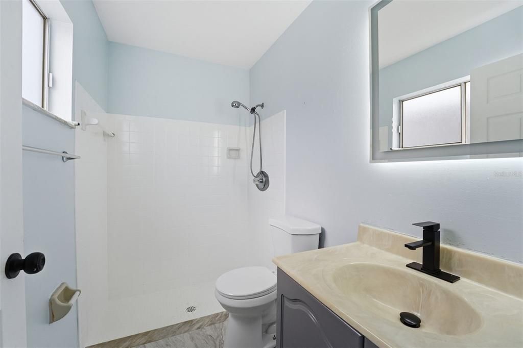 合同活跃: $245,000 (3 贝兹, 2 浴室, 1290 平方英尺)