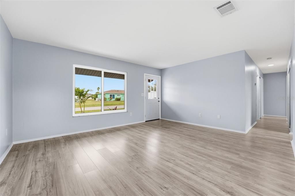 合同活跃: $245,000 (3 贝兹, 2 浴室, 1290 平方英尺)