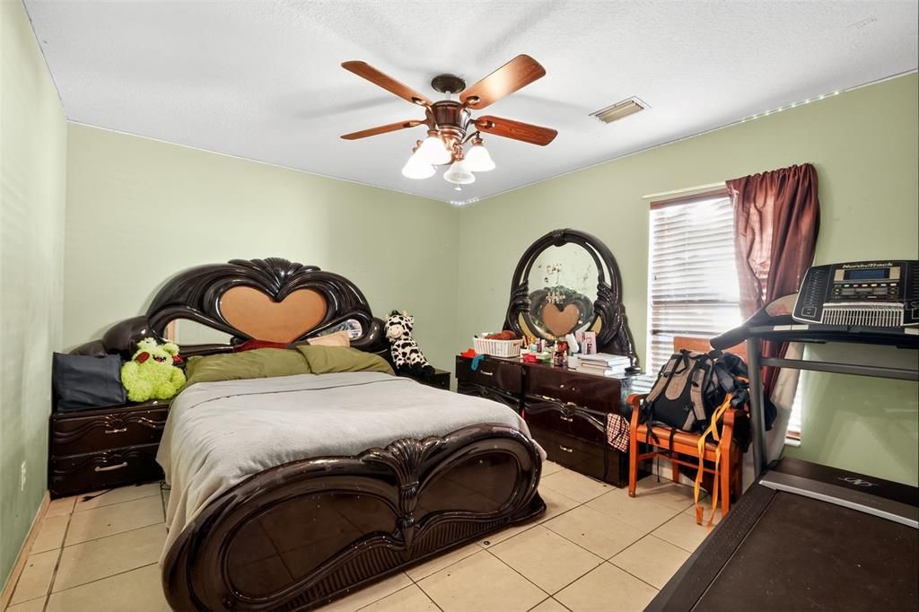 Active With Contract: $369,000 (4 beds, 2 baths, 2236 Square Feet)