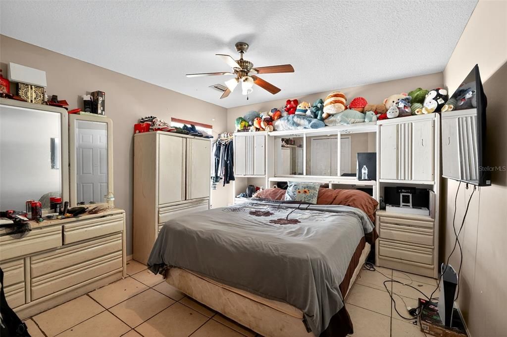 Active With Contract: $369,000 (4 beds, 2 baths, 2236 Square Feet)