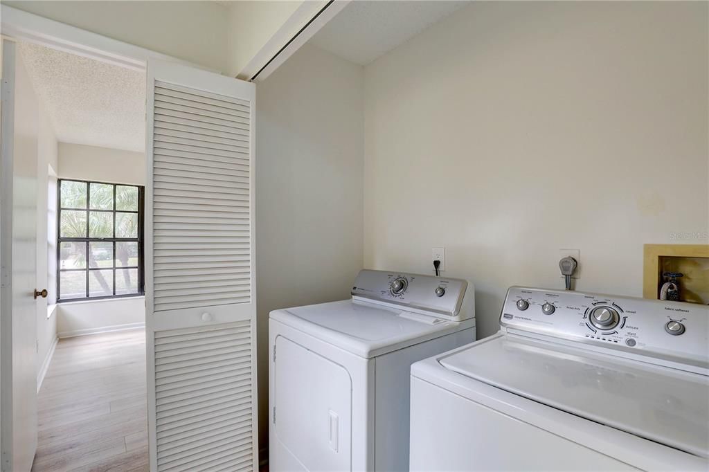 Под контрактом: $339,000 (2 спален, 2 ванн, 1386 Квадратных фут)