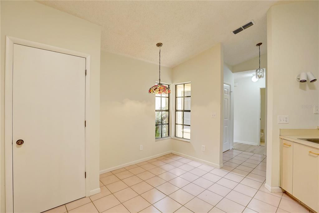 Под контрактом: $339,000 (2 спален, 2 ванн, 1386 Квадратных фут)