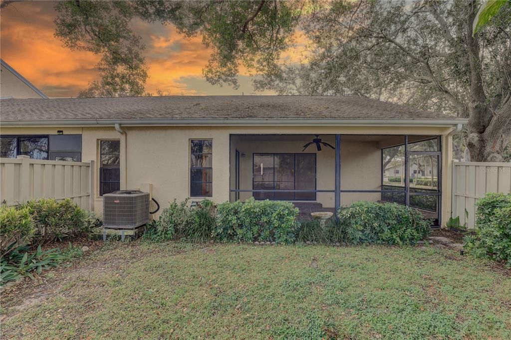 Под контрактом: $339,000 (2 спален, 2 ванн, 1386 Квадратных фут)