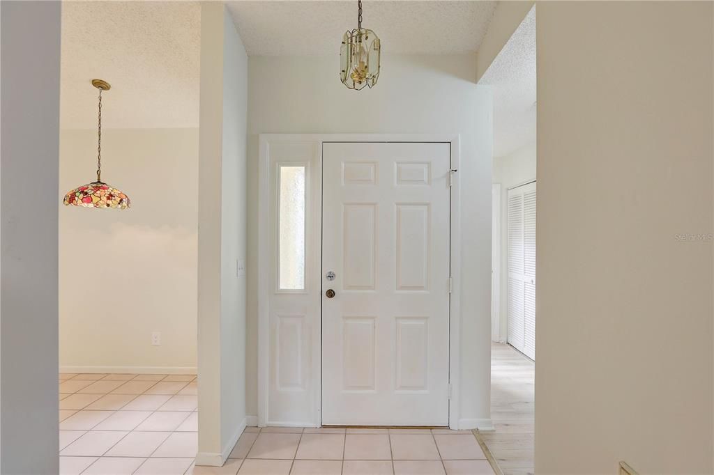 Под контрактом: $339,000 (2 спален, 2 ванн, 1386 Квадратных фут)