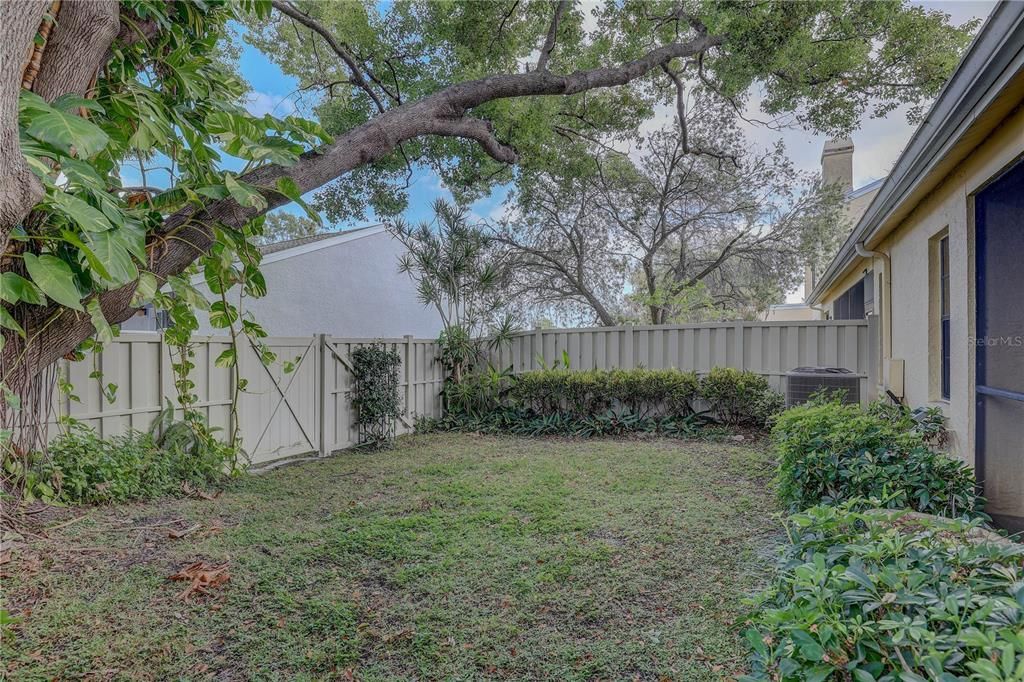 Под контрактом: $339,000 (2 спален, 2 ванн, 1386 Квадратных фут)