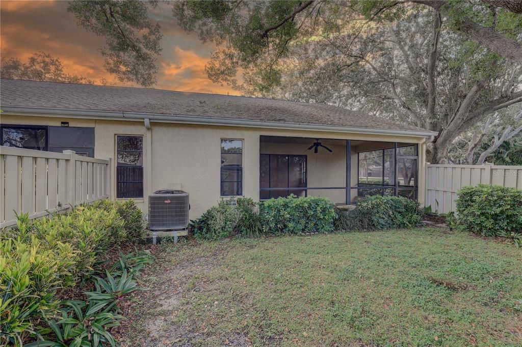 Под контрактом: $339,000 (2 спален, 2 ванн, 1386 Квадратных фут)