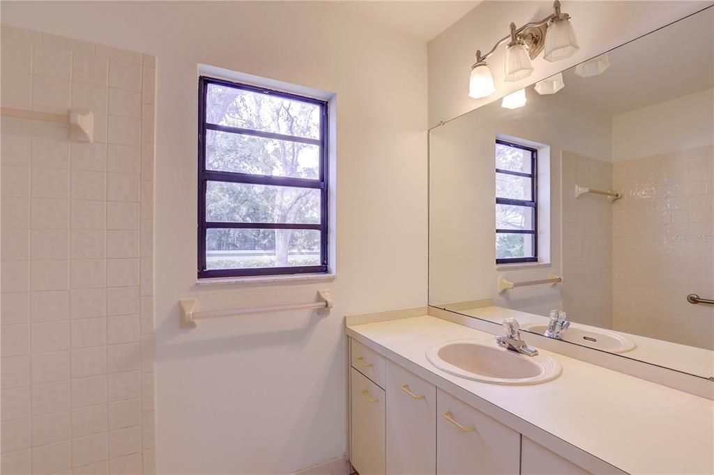 Под контрактом: $339,000 (2 спален, 2 ванн, 1386 Квадратных фут)