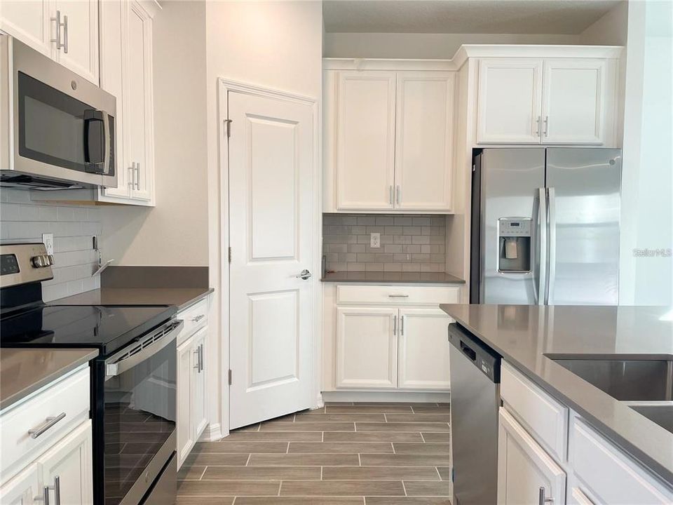 出租: $2,950 (4 贝兹, 3 浴室, 2023 平方英尺)