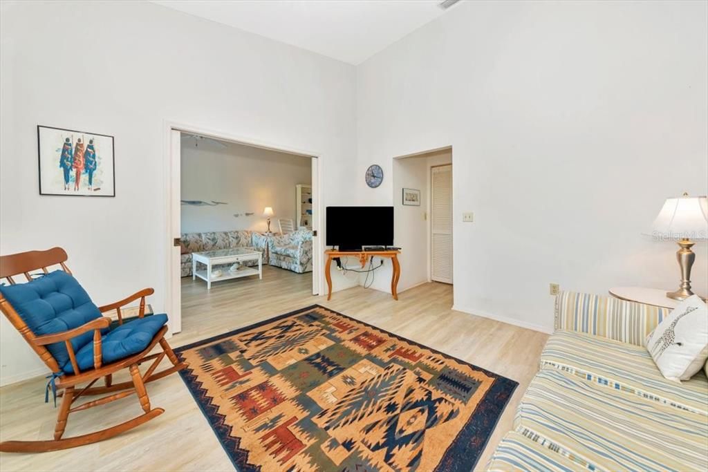 待售: $349,000 (2 贝兹, 2 浴室, 1334 平方英尺)