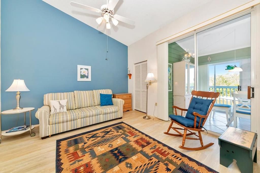 待售: $349,000 (2 贝兹, 2 浴室, 1334 平方英尺)